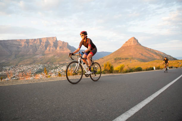 istock Female cyclist out sprints male training partner 690329650