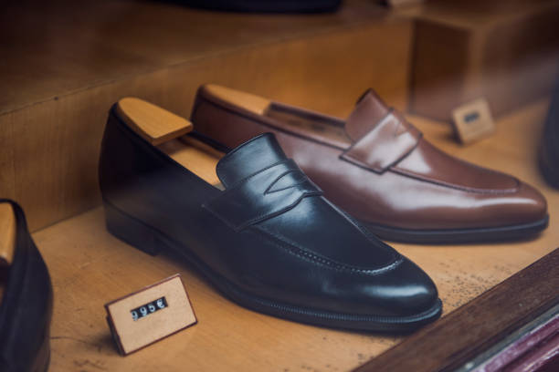 istock Elegant men shoes in a store in Paris 690358082
