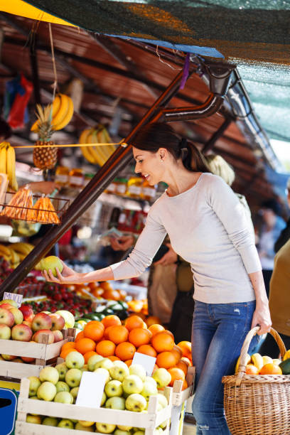 istock street market. 690423118