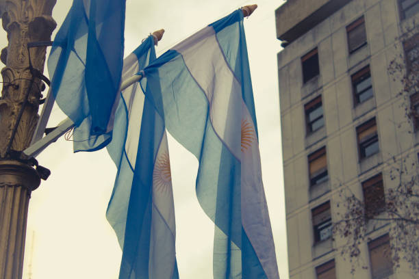 флаги аргентины на площади майо, буэнос-айрес, аргентина. - world cup стоковые фото и изображения