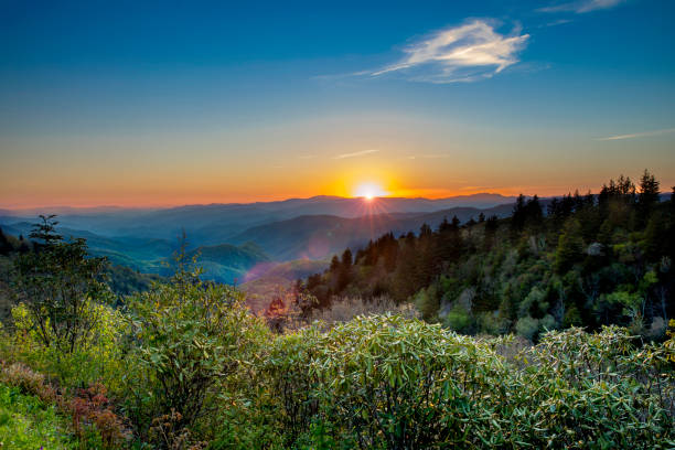 puesta de sol en las grandes montañas humeantes - cherokee fotografías e imágenes de stock