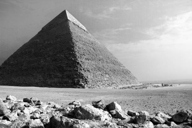 istock Pyramid of Khafre - middle giza pyramid 690598820
