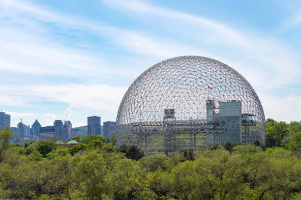 skyline di montreal e biosfera in primavera - dome montreal geodesic dome built structure foto e immagini stock