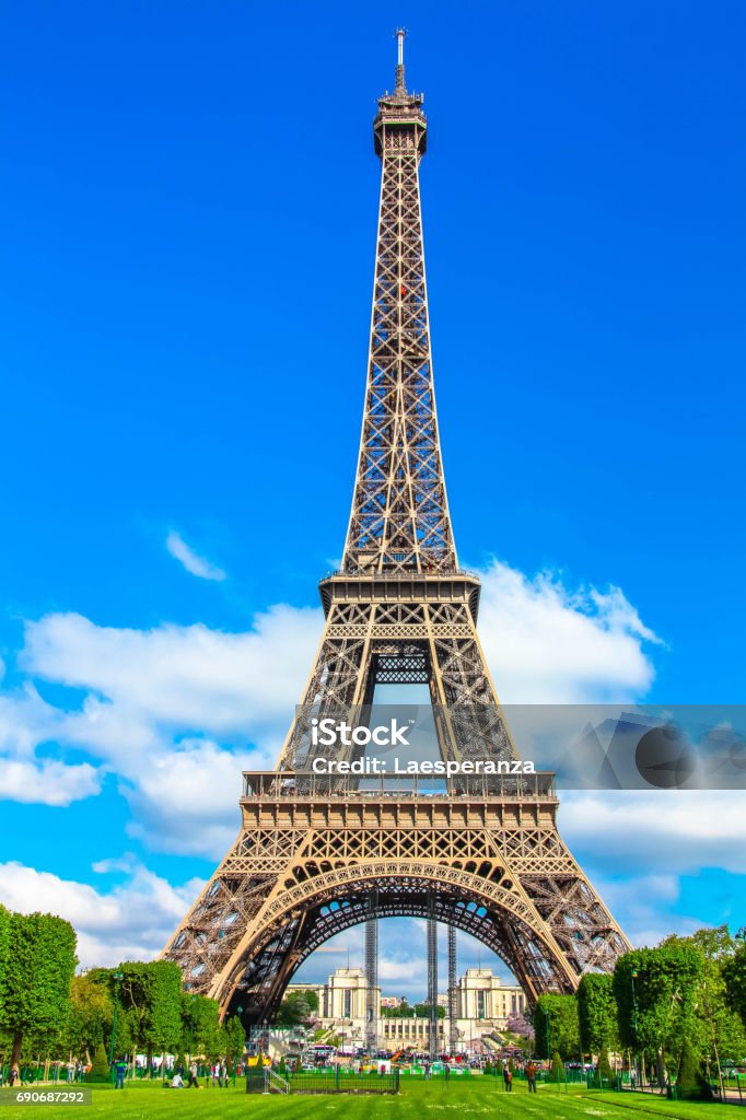 Tháp Eiffel Trong Một Ngày Nắng Đẹp Ở Paris Hình ảnh Sẵn có - Tải xuống Hình  ảnh Ngay bây giờ - Tháp Eiffel, Biểu tượng - Đồ thủ công, Bầu trời - iStock