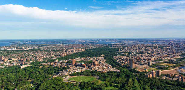 vista aérea del bronx, ny - the bronx fotografías e imágenes de stock