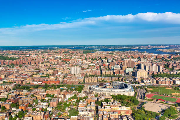 vista aérea del bronx, ny - the bronx fotografías e imágenes de stock