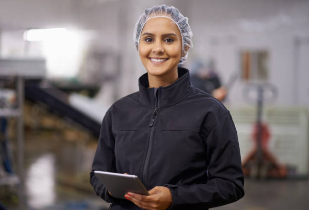 finden sie ein job, der macht dich lächeln - hair net stock-fotos und bilder