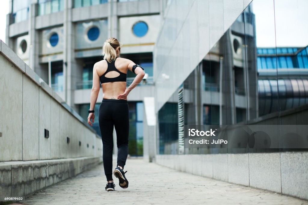 Entrenamiento deportivo - Foto de stock de Dolor de espalda libre de derechos