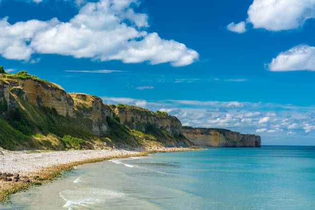 plage d'omaha - normandie photos et images de collection