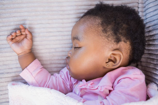 Little girl sleeping on the sofa Little girl sleeping on the sofa on living room earring stock pictures, royalty-free photos & images