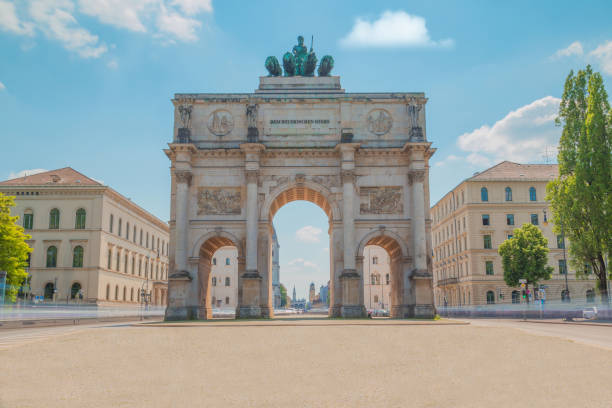 Munich Victory Gate The Siegestor (Victory Gate) in Munich, Germany. Originally dedicated to the glory of the army it is now a reminder to peace. siegestor stock pictures, royalty-free photos & images