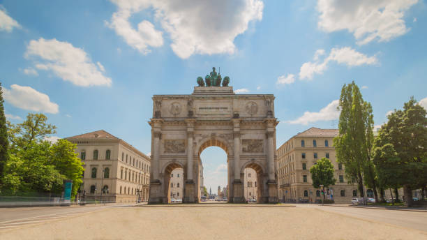 munich victory gate - longtime imagens e fotografias de stock