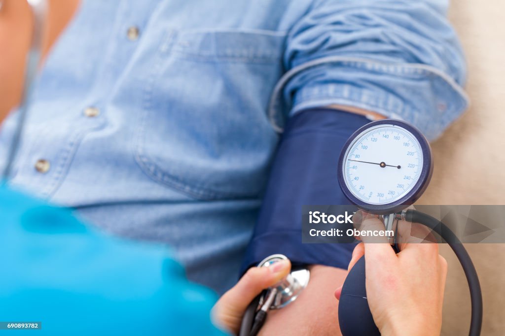 Blutdruck Messen - Lizenzfrei Blutdruckmesser Stock-Foto