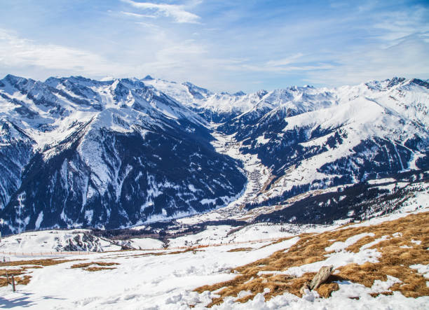 winter landscape in alps - eastern europe mountain range mountain village imagens e fotografias de stock