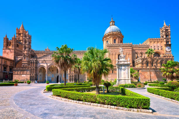 kathedrale von palermo, sizilien, italien - large dome stock-fotos und bilder