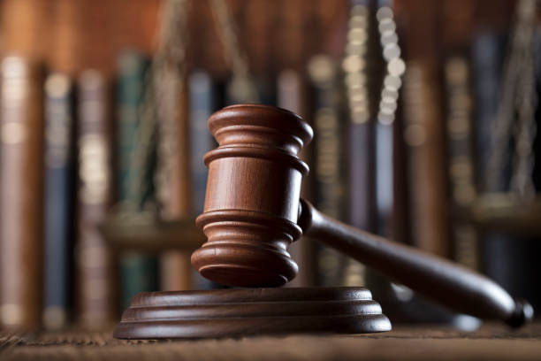 istock Statue of justice, gavel 691262636