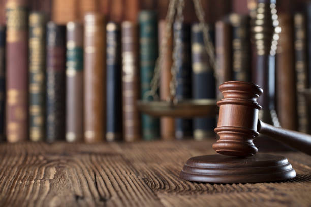 istock Statue of justice, gavel 691262642