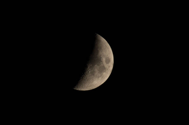 istock The growing moon, the seven lunar day 691270770