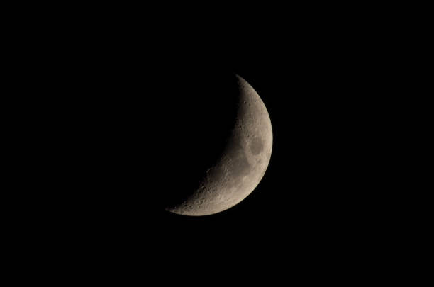 istock The growing moon, the six lunar day 691271994