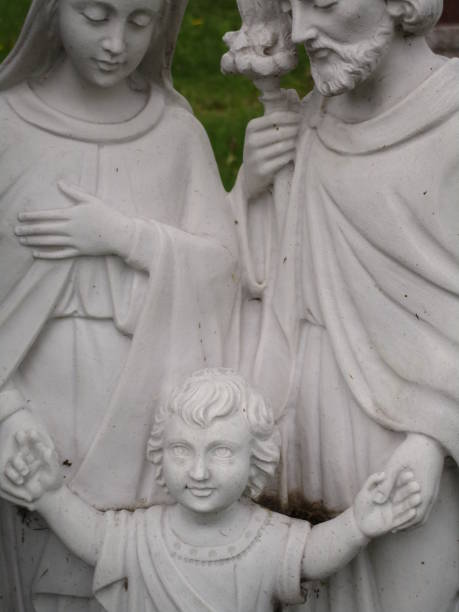 istock Holy Family 691276940
