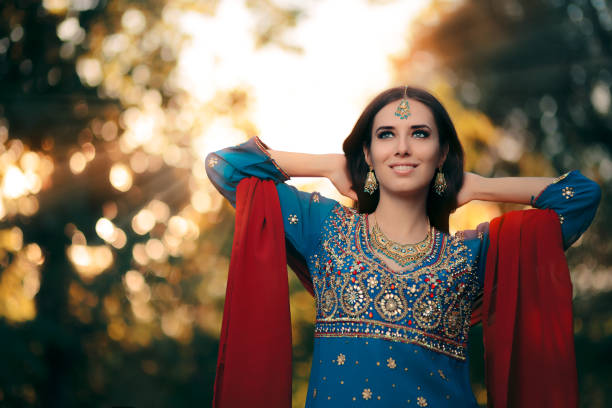 Fashion Woman Wearing Indian Costume and Jewelry Set Beautiful girl wearing a salwar kameez with matching earrings, mangtika and necklace designer salwar suits stock pictures, royalty-free photos & images