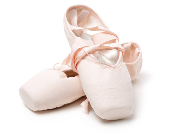liebe ballettschuhe auf dem weißen hintergrund isoliert - dance shoes stock-fotos und bilder