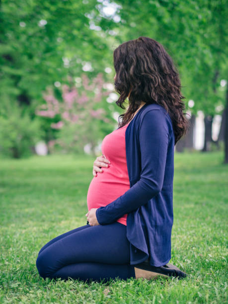 istock Pregnant woman can't see face 691414554