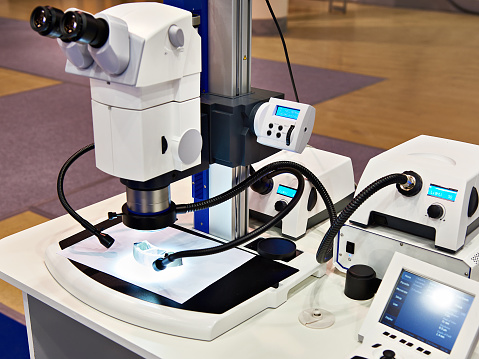 Stereomicroscope and LED lighting for materials research