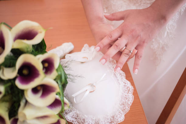 istock Wedding hands or rings detail 691464100