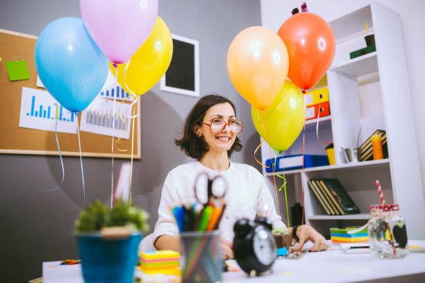 can't wait for colleagues to join my birthday party - personal accessory balloon beauty birthday imagens e fotografias de stock