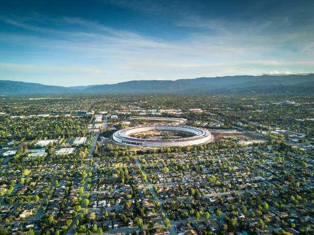 foto aérea do campus novo de apple em construção em cupetino - vale do silício - fotografias e filmes do acervo