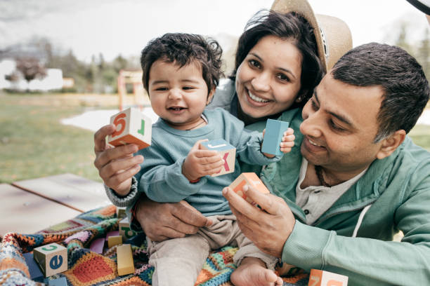 feliz un proyecto - family multi ethnic group asian ethnicity cheerful fotografías e imágenes de stock