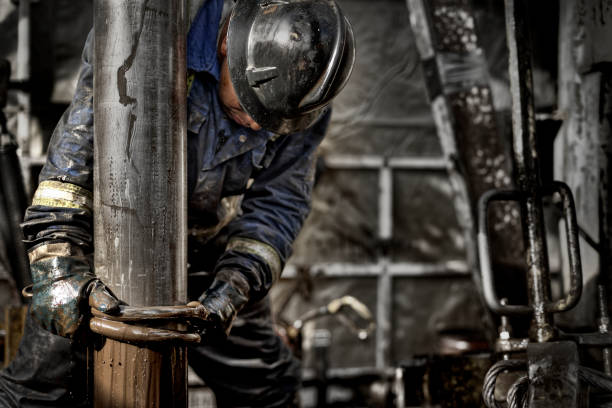 oil rig worker 1.0 - drilling rig imagens e fotografias de stock
