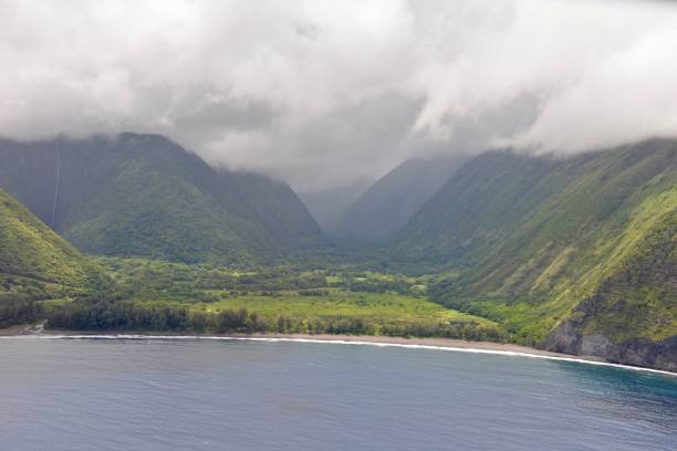 costa di kohala dall'alto - hawaii islands big island waterfall nobody foto e immagini stock