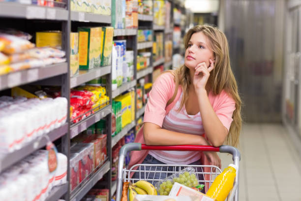 istock Pretty blonde woman looking at shlef 691669652