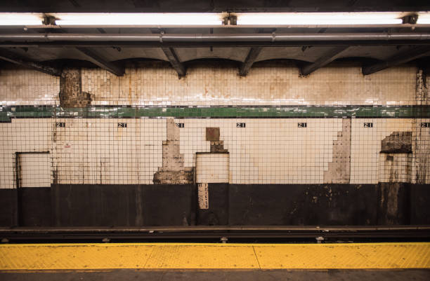 Dirty, grunge wall of New York subway Empty New York subway station subway platform stock pictures, royalty-free photos & images