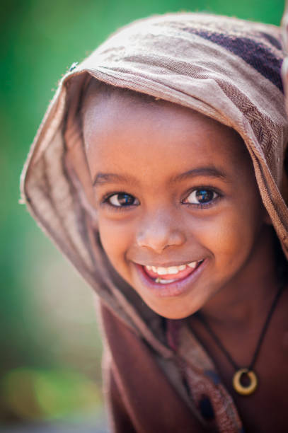 bella ragazza africana - ethiopian people foto e immagini stock