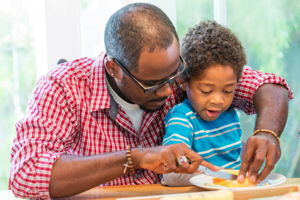 istock Family Moments - after school snacks 691778614