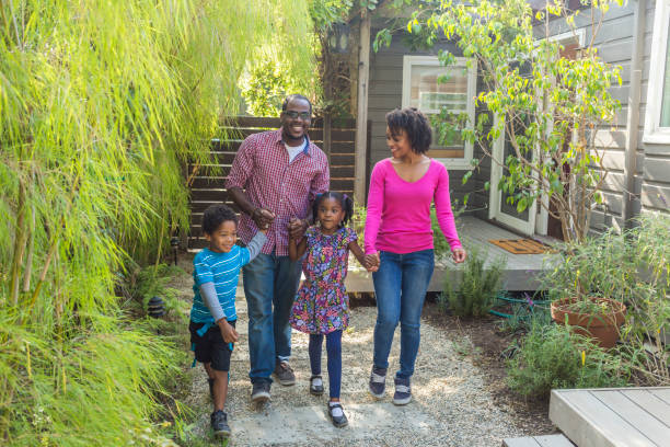 istock Family Moments Going Out 691778666