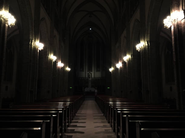 Silencio De Iglesia En El Domingo De Noche Triste Oscuro Foto de stock y  más banco de imágenes de Colores - iStock