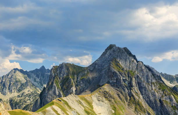 istock Neouvielle Massif in Pyrenees Mountains 691823240