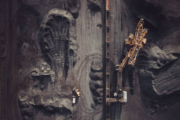 mineração de carvão de cima - fossil fuel - fotografias e filmes do acervo