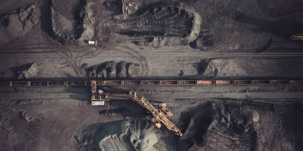 kohle-bergbau von oben - fossil fuel stock-fotos und bilder