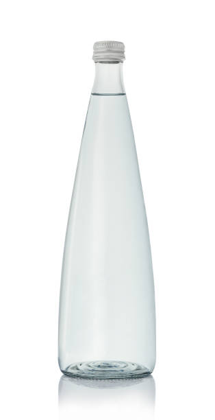 glazen waterfles, uitknippad - plastic fles klein stockfoto's en -beelden