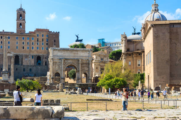 fori imperiali, para una en roma, italia - domus fotografías e imágenes de stock