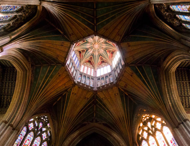 techo octogonal y linterna, catedral de ely, cambridgeshire - iluminación de techo abovedado fotografías e imágenes de stock
