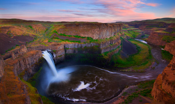 istock Palouse Falls at Sunset 691959640
