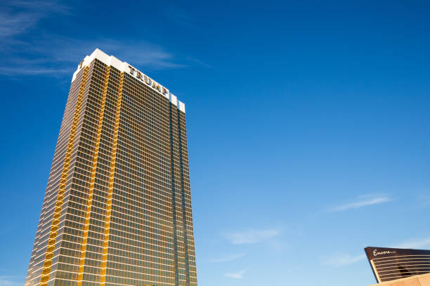 vista dramática do trump international hotel - encore las vegas - fotografias e filmes do acervo