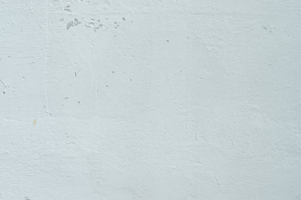 istock Wall fragment with attritions and cracks 691962450
