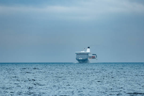 화이트 여객선 - passenger ship nautical vessel passenger craft ferry 뉴스 사진 이미지